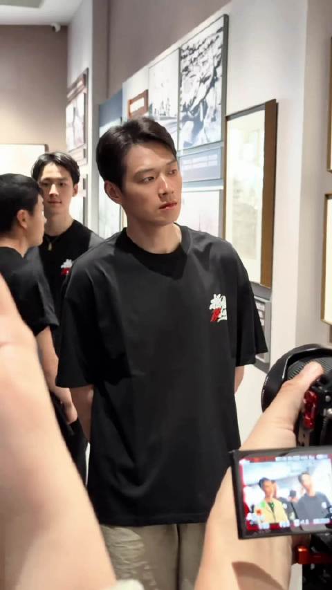 唉唉就是很硬朗英俊的男子啊