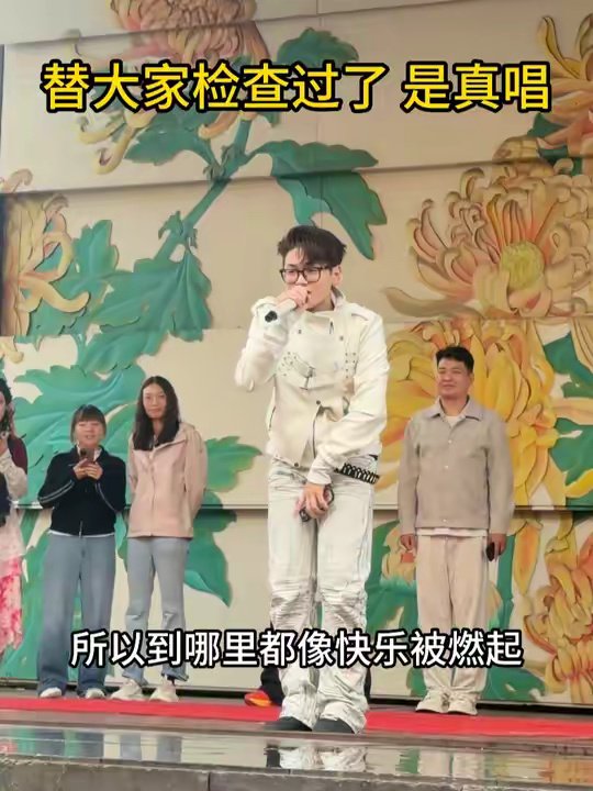 现在游客都这么卷 还自己带音响 薛之谦 万万想不到 搞笑 清明上河园给河南上大分了 清明上河园