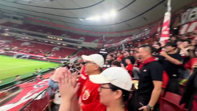 海港亚冠主场谢场，球迷齐声表态，下一场重头戏全力阻击