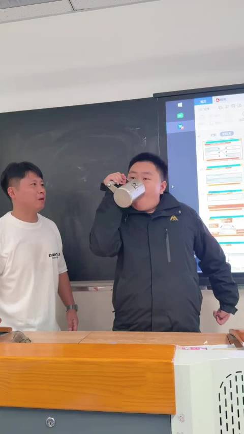 彭于晏用8公斤水杯，上一节"拿铁"体育课