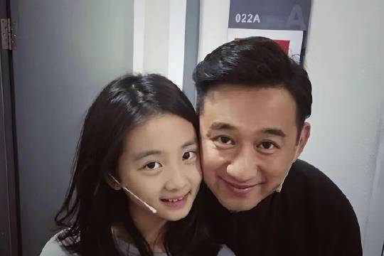 黄磊女儿黄多多引关注，人脉实力被议