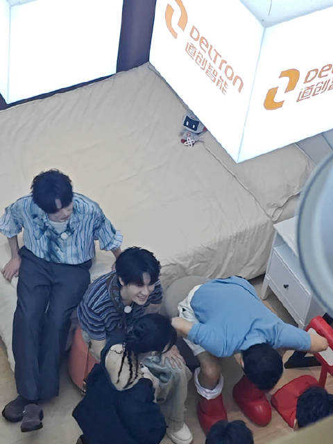 今天公司园区被封了，原来是有跑男的录制