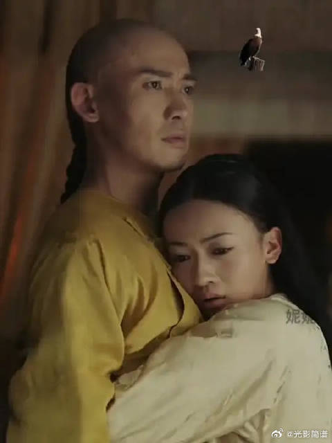 “璎珞偷偷的爬上皇上的床！”