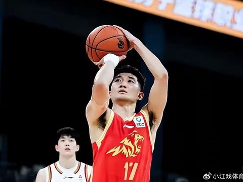 广厦主场81比82输吉林,塔克最后4.4秒中投不中,比分停在1分差 广厦主场81比82输吉林,塔克最后4.4秒中投不中,比分停在1分差