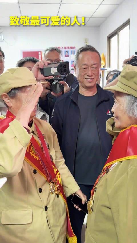 致敬！两位志愿军老兵失联72年后重逢