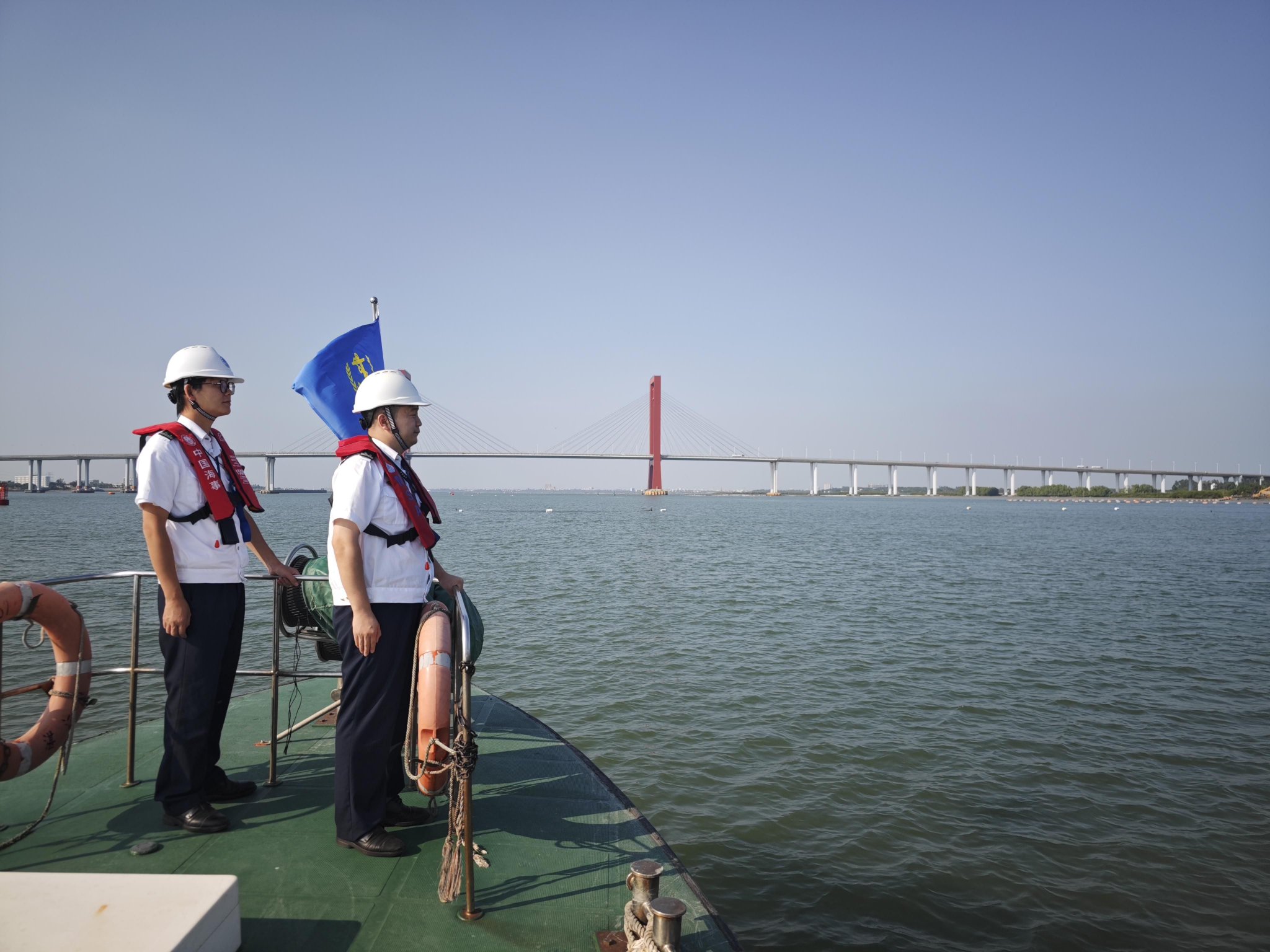周末湛江湾亲水游升温 霞海海事处连续吹响“水上安全哨”