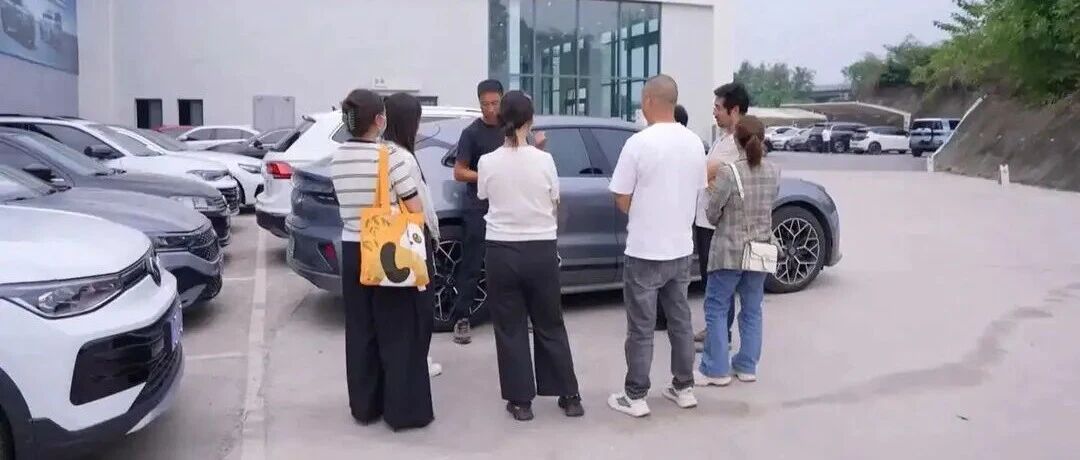 懵了！多人4S店内扫码买车，百万购车款竟进了私人账户，原因是…