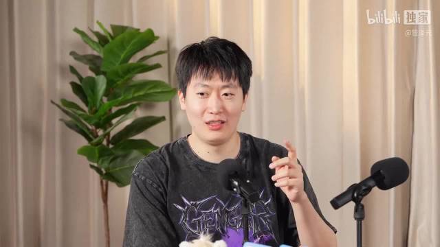 17岁亚马尔决赛大巴上安稳入睡