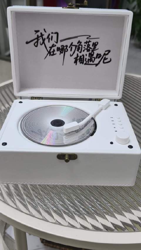 周深超话粉丝惊喜收到原定明年到货CD