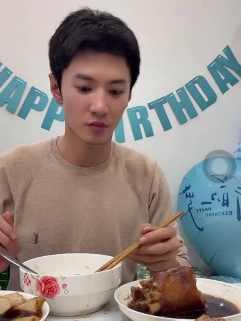 陈哲远直播被称像卖大闸蟹