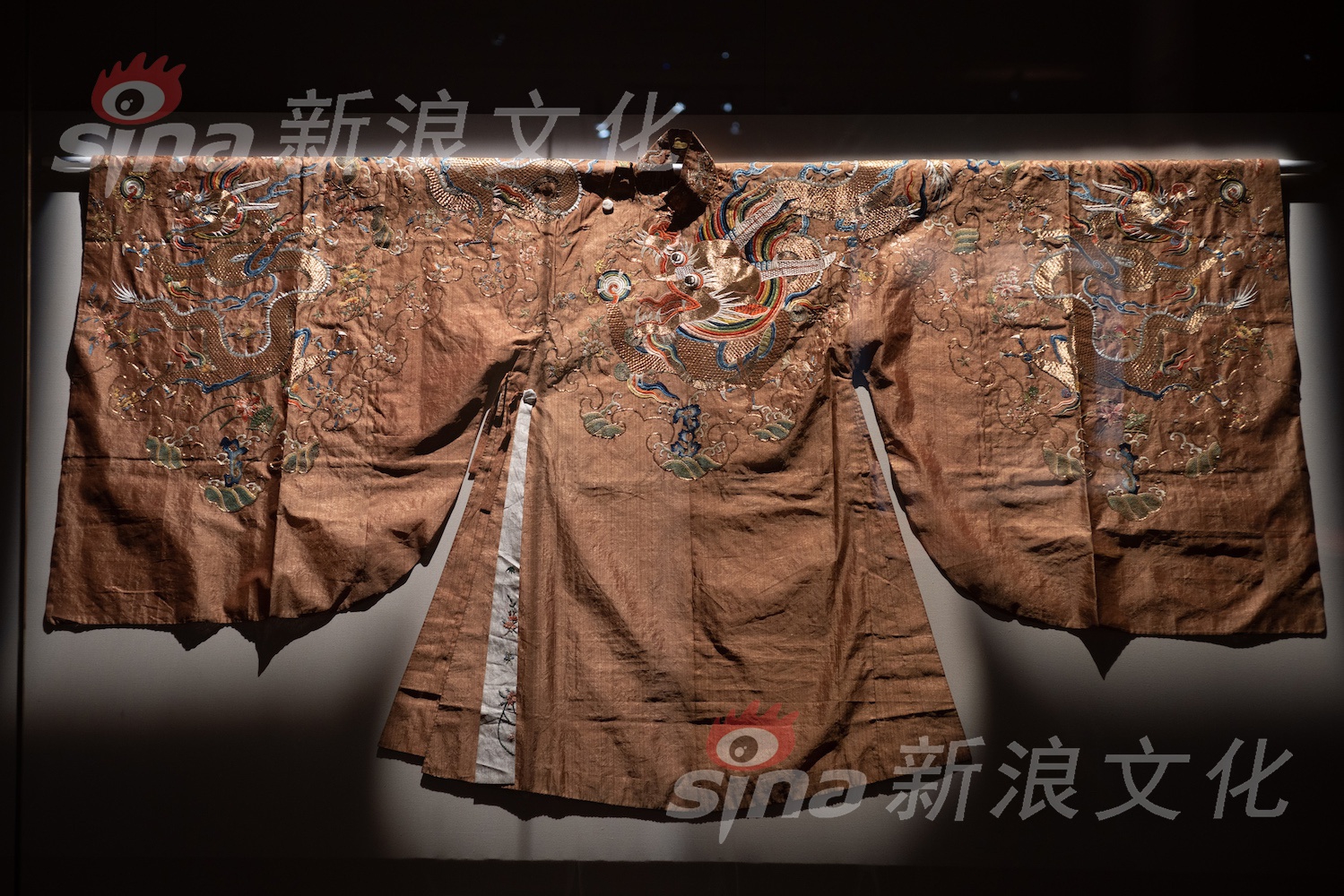 相恋10年供女友考研男子去世