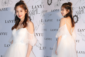 颖儿产后秀美背穿白纱裙大展仙气