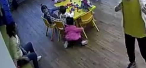 携程虐童事件最新进展:托幼所未备案 老师下跪