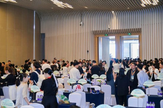 供需双方采购洽谈会现场