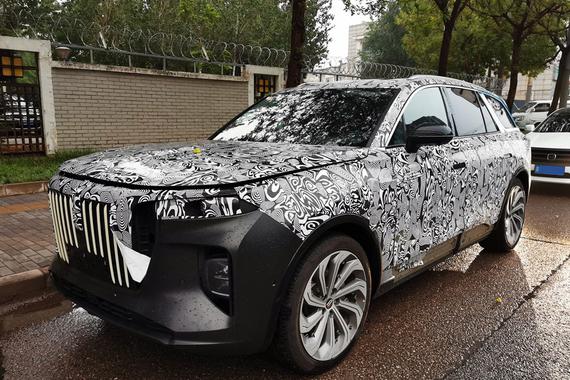 独家 | 疑似红旗HS9纯电版现身，连体屏设计霸气侧漏不输库里南