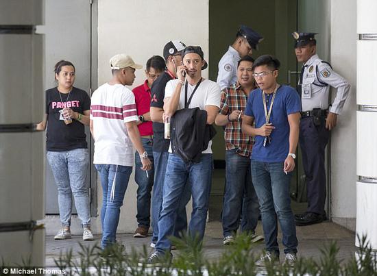 脸书雇佣了数百名菲律宾年轻人来过滤与恐怖袭击有关的内容