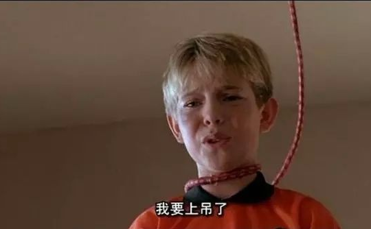 囧哥:世界杯场地不合格 战斗民族在球场外搭临时看台 囧哥:世界杯场地不合格 战斗民族在球场外搭临时看台图片