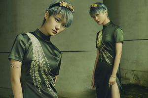 李宇春新写真旗袍加身 脚踩8寸高跟鞋