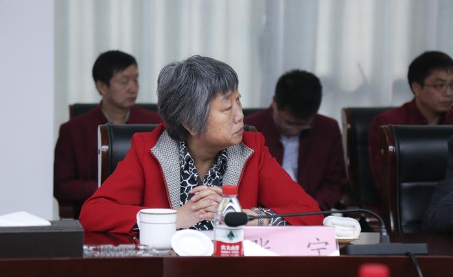 中国汽车工程学会副秘书长、轻量化联盟秘书长、中国汽车人才研究会副秘书长张宁发言