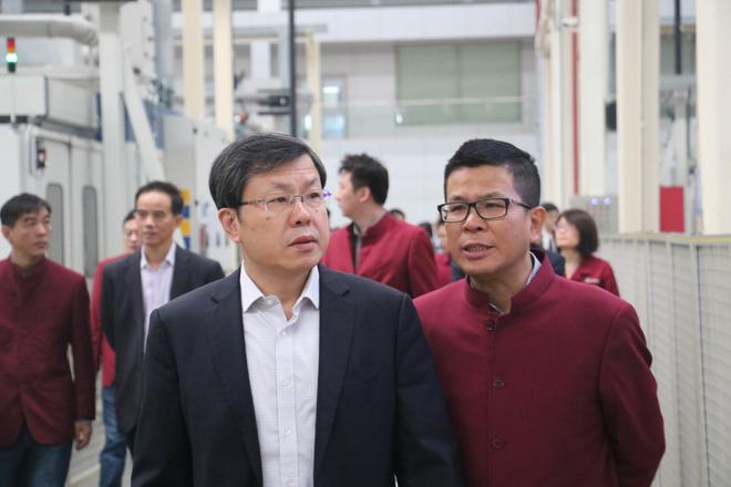 世界汽车工程师学会联合会主席、清华大学汽车产业与技术战略研究院院长赵福全深入大乘工厂考察