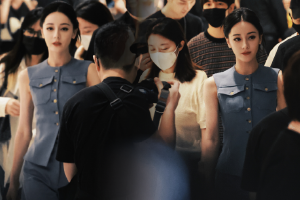 站姐拍迪丽热巴神图美出圈