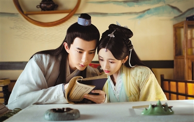于朦胧和鞠婧祎在剧中饰演许仙和白素贞