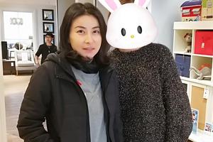 郭晶晶香港逛街被偶遇 素面朝天很朴素