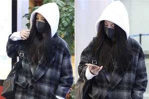 姚笛低调现身一路打call 疑与男友传情