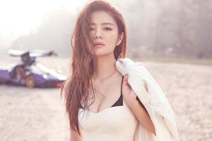 37岁安以轩登《男人装》秀傲人身材