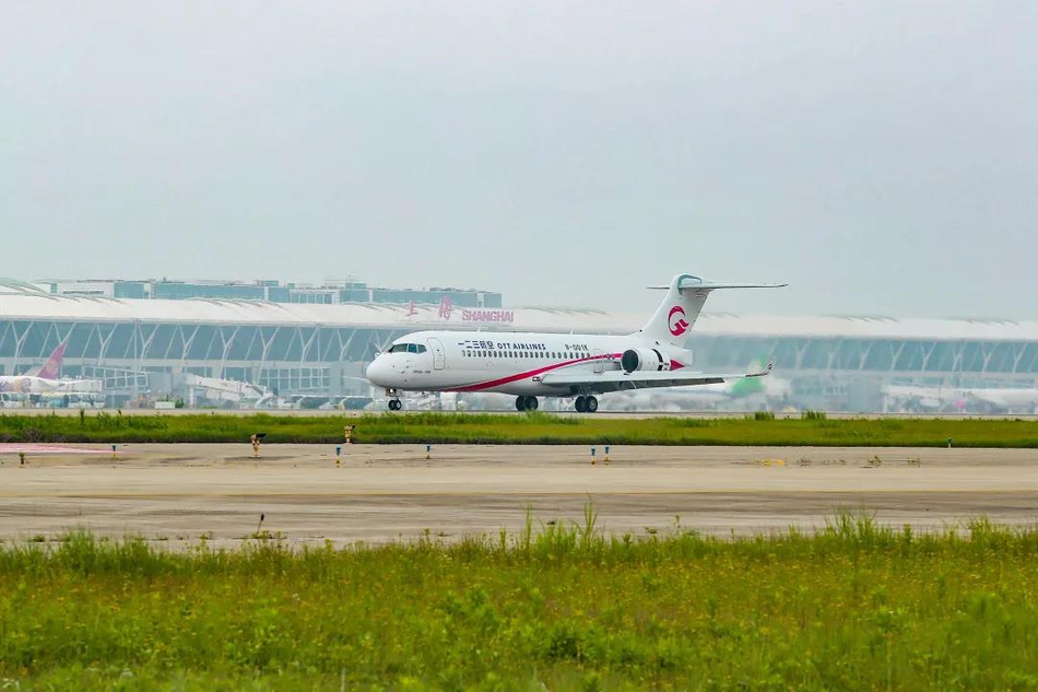 机场是航空公司建的嘛 4c0e-kfxsuvw5159126.jpg