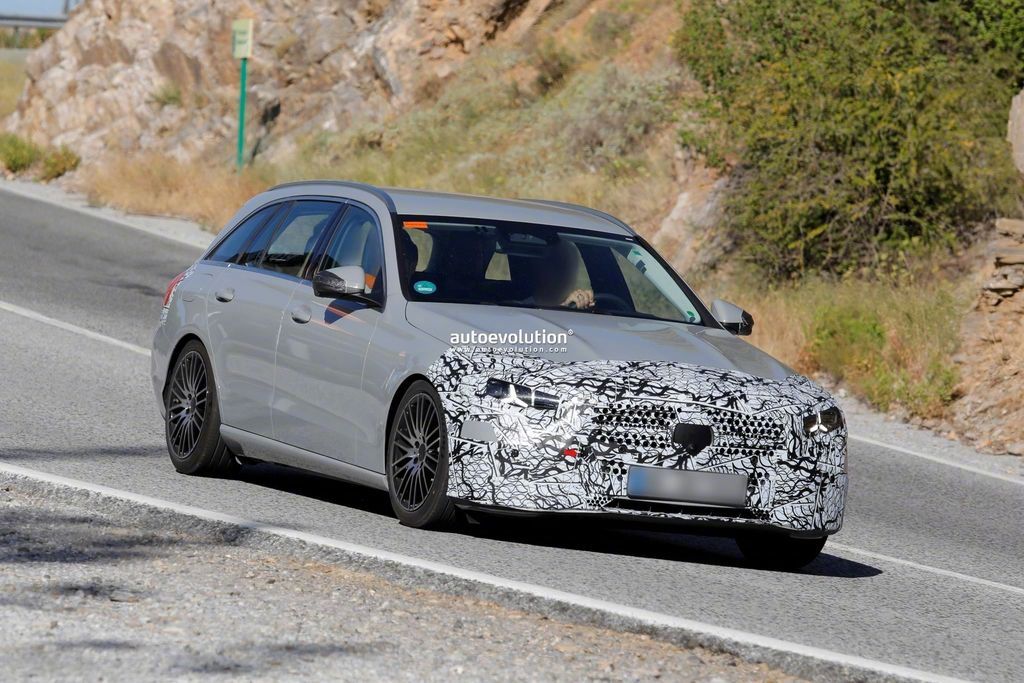 奔驰新款C级轿车路测图曝光，前脸换装三叉星灯组