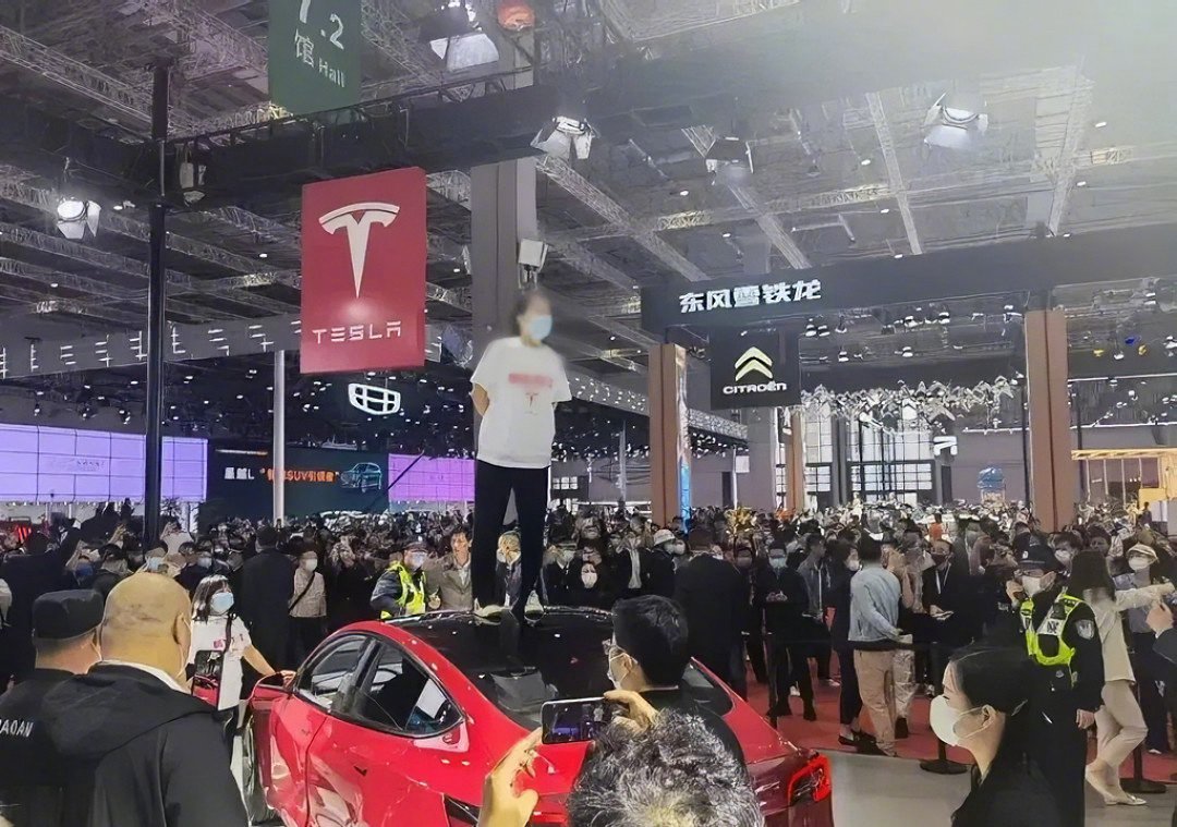 特斯拉刹车门事件二审维持原判，张女士及封某被判赔偿道歉