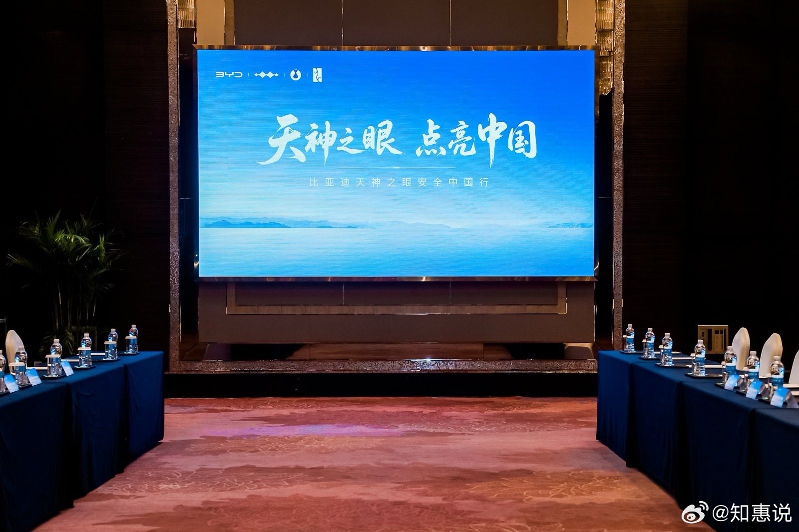 常州现代化工厂展示智能汽车科技，自动泊车等功能引关注