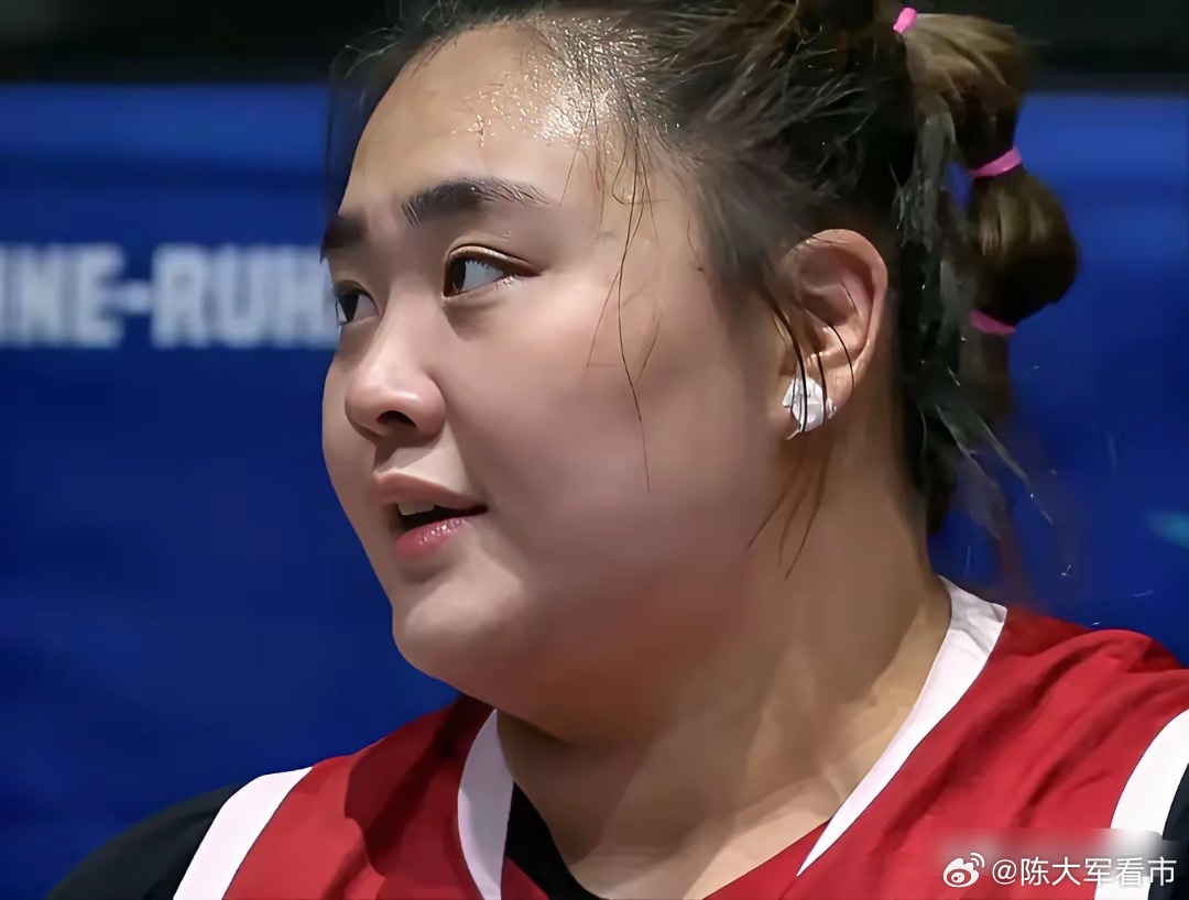 中国女篮81比69胜美国队卫冕冠军，陈玉婕19分刘禹彤关键牵制