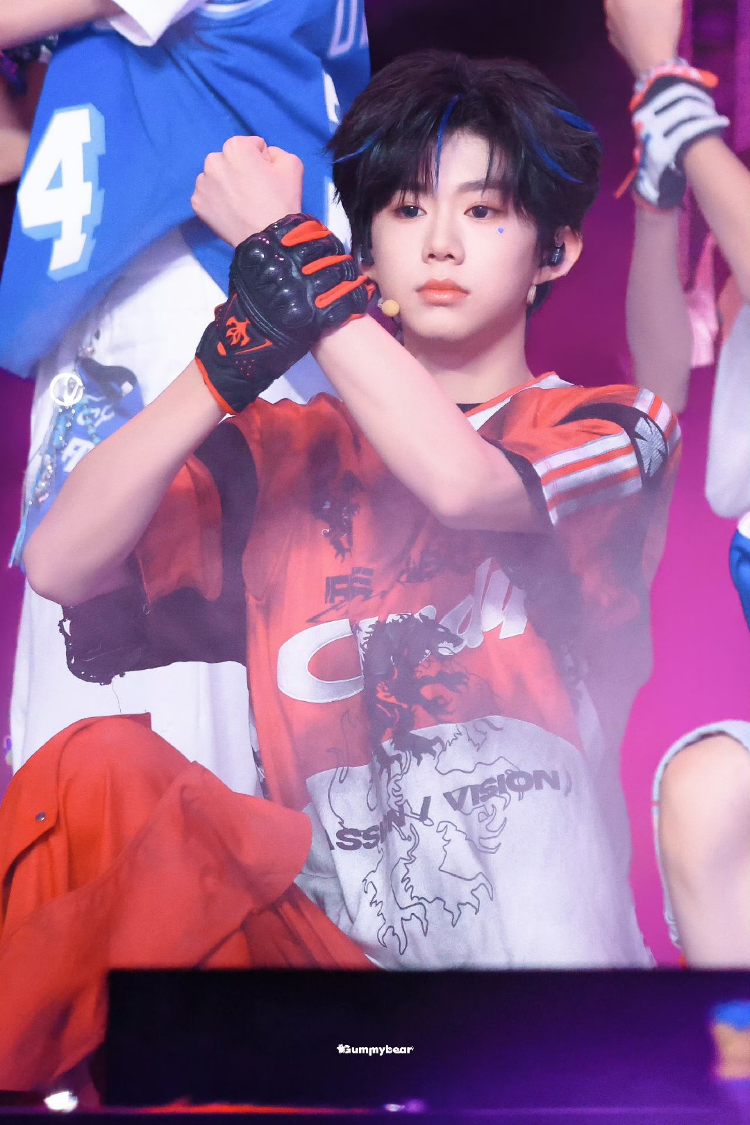 陈奕恒见面会生图直出，大屏怼脸颜值惊艳