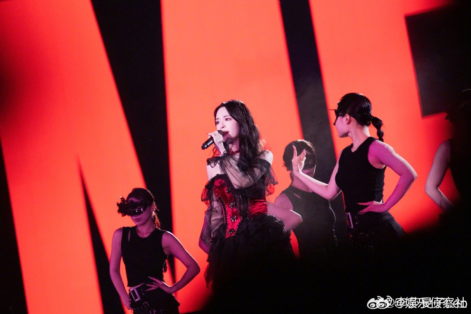 李莎旻子女团范儿十足亮相