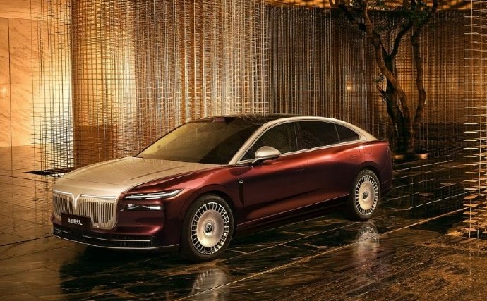 岚图追光L新车亮相，定位高端市场