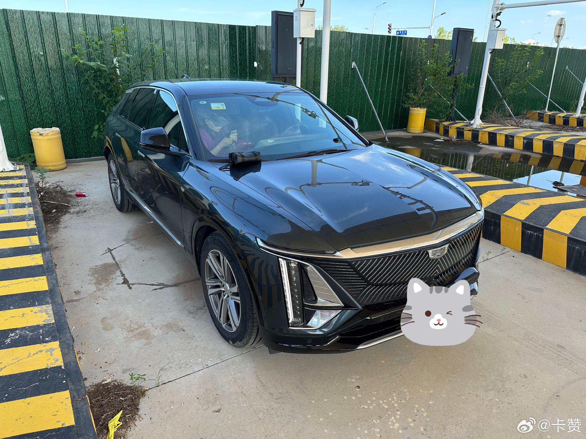 路人吐槽车圈老师不开正经车，X1手动挡引热议