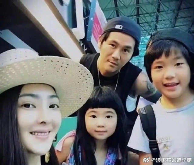 曹格演唱中流露未忘前妻速玲