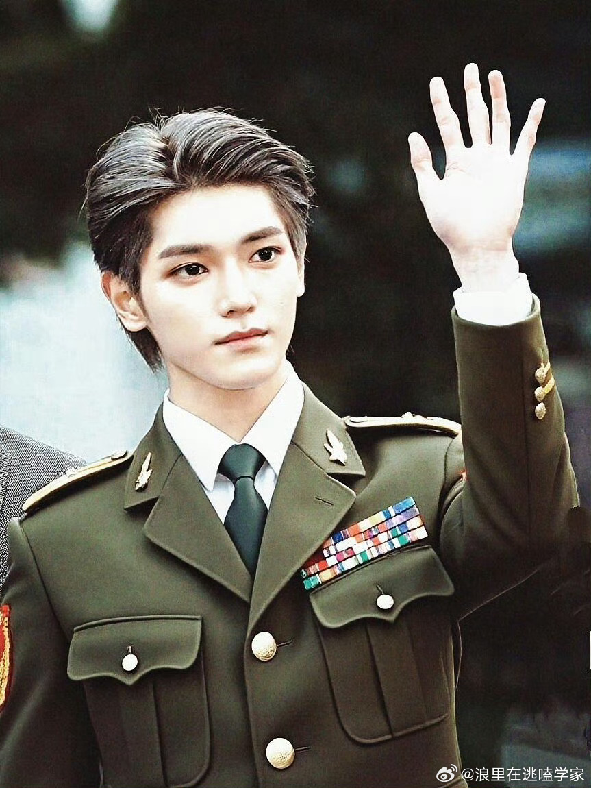 NCT127军人风造型引热议，再现太阳的后裔经典场面