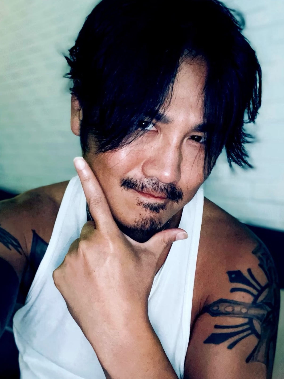 曹格发文称未忘掉前妻速玲，网友调侃其互联网混子行为