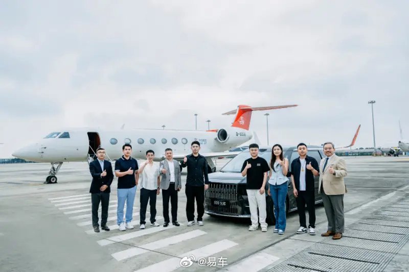 极氪009光辉典藏版首批交付,售价89.9万元-新浪汽车