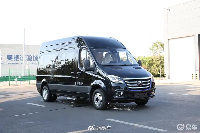 宇通天骏V6E纯电动轻客亮相，提供7-15座布局