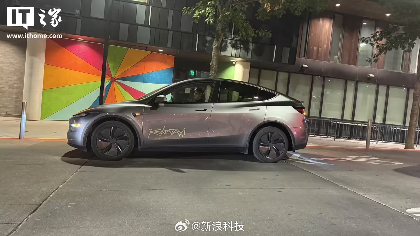 马斯克宣布特斯拉无人驾驶出租车将拓展至中美欧市场