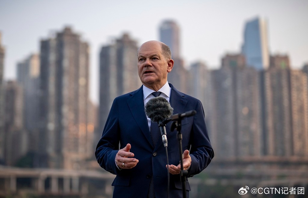 德国总理朔尔茨抵达上海_新浪新闻