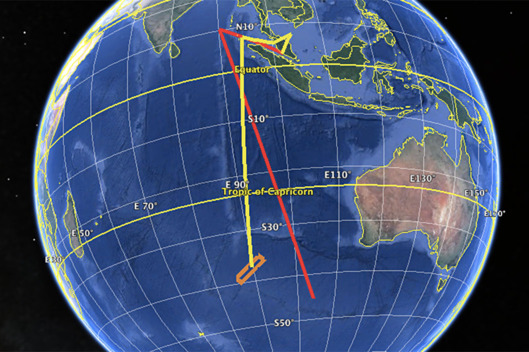 美媒:马航MH370机长曾用微软模拟软件演练自杀式飞行路线 扎哈里沙的演练路线与推测路线对比。红色为扎哈里的练习路线,黄色是此前推测的MH370失联后的飞行路线。橙色方块是搜索客机残骸的区域。
