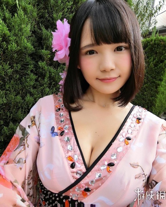 日本DJ小姐姐Mel童顏巨乳身材傲人衣服都快要被撐爆了