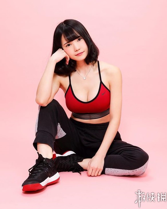 日本DJ小姐姐Mel童顏巨乳身材傲人衣服都快要被撐爆了