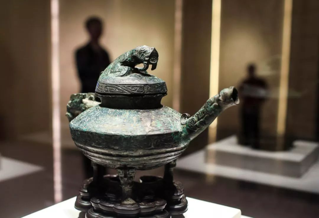 2019年1月29日,归国文物西周青铜器"虎蓥"在国家博物馆公开展出.