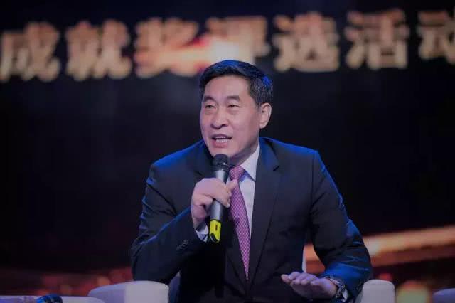 2018年度经济人物_...国窖1573 2018赣州经济年度人物候选人 温世承(2)